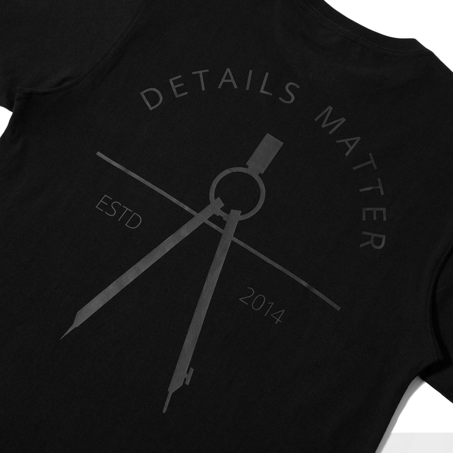 Details Matter Classic Tonal Tee - Negro